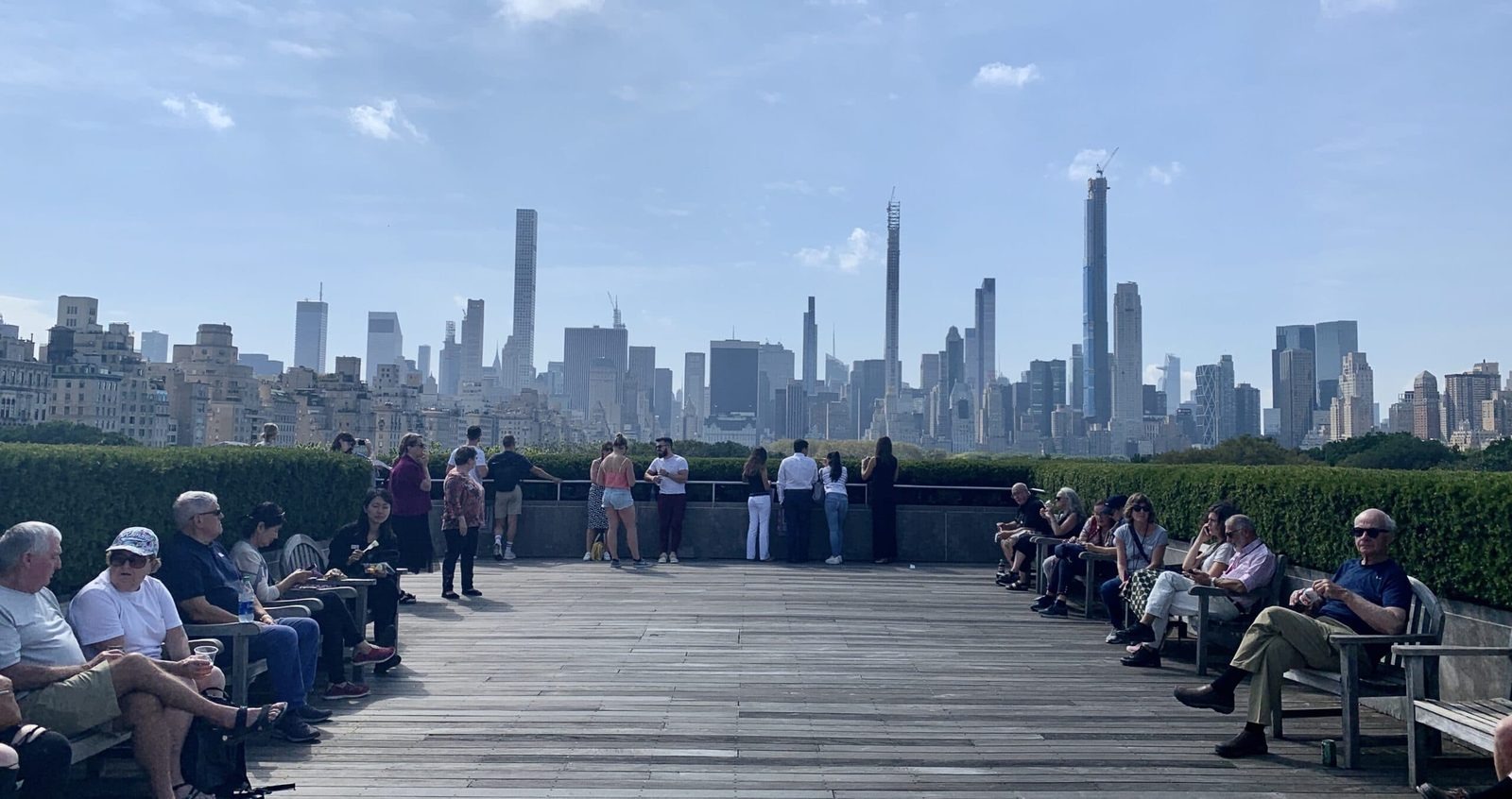 Vista do rooftop do Met sobre o skyline de Nova York